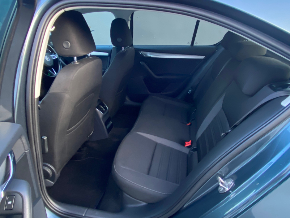 2017 Skoda Octavia - image 17
