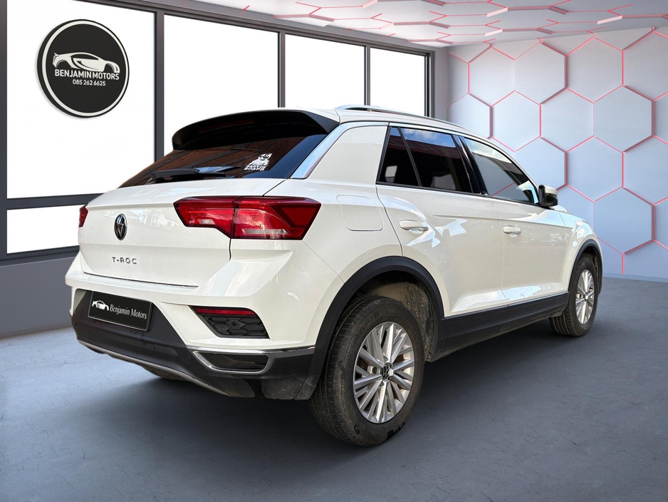 2021 Volkswagen T-Roc - image 5