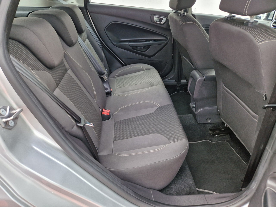 2016 Ford Fiesta - image 23