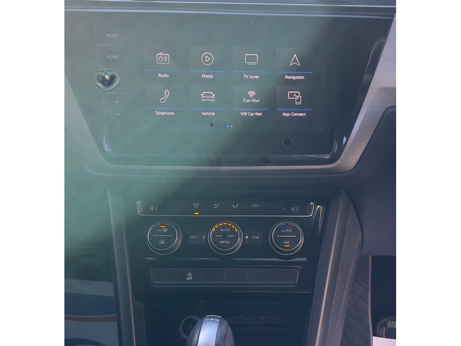 2018 Volkswagen Touran - image 9