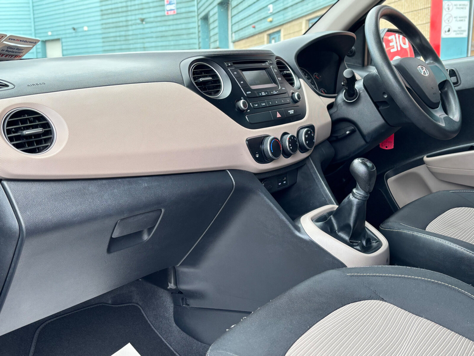 2015 Hyundai i10 - image 12