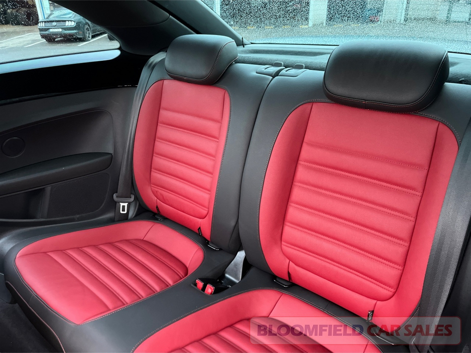 2019 Volkswagen Beetle - image 14