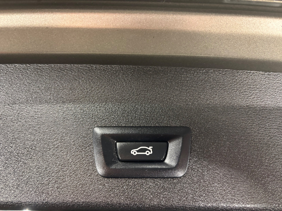 2018 BMW X1 - image 13