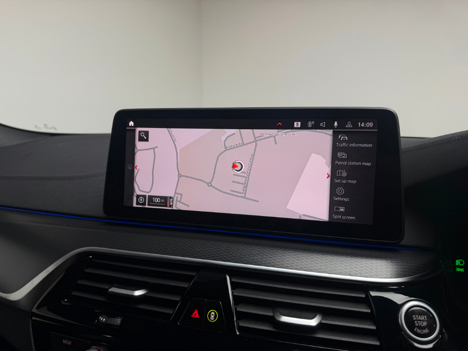 2021 BMW 5 Series - image 19