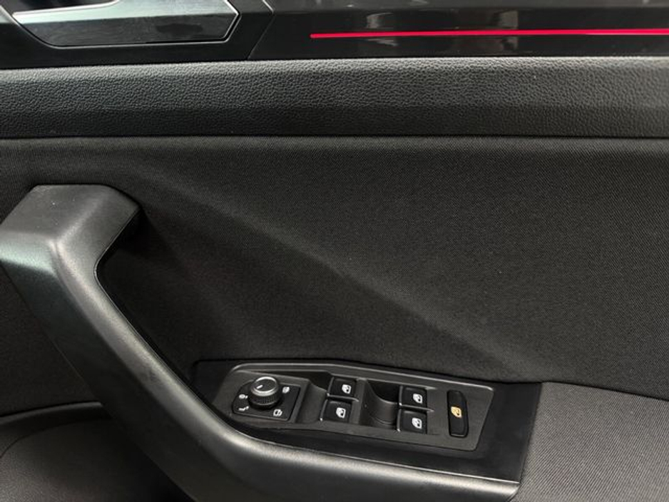 2020 Volkswagen T-Roc - image 12