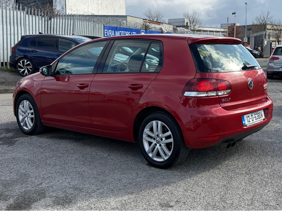 2012 Volkswagen Golf - image 4