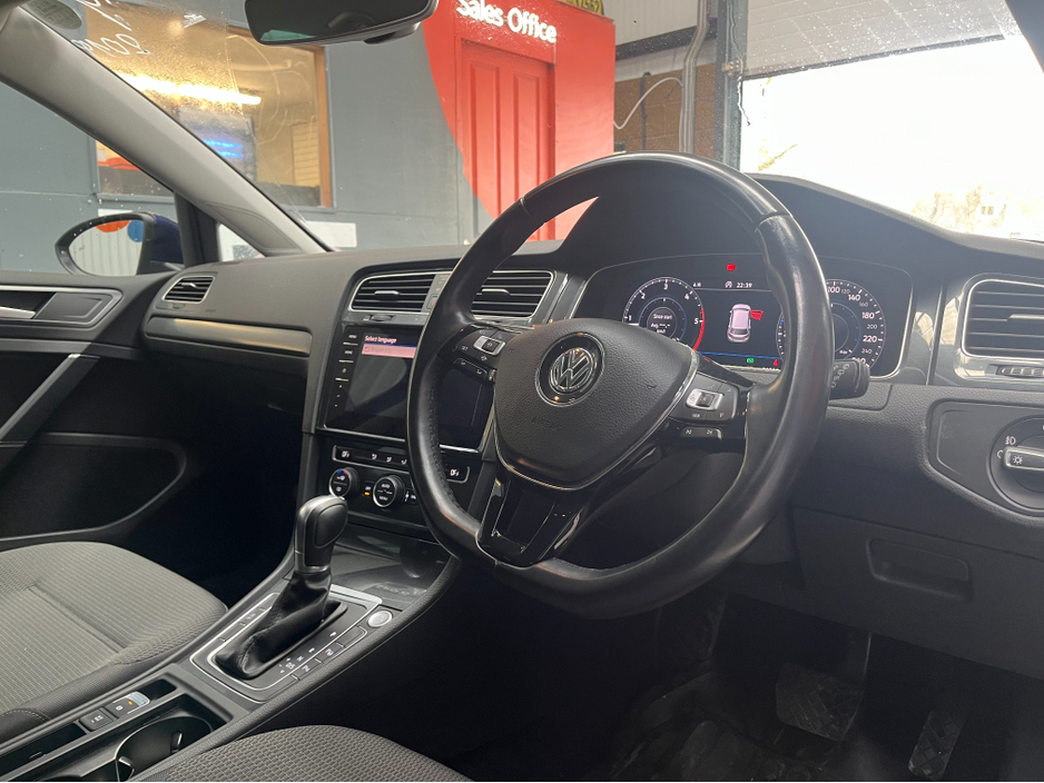 2019 Volkswagen Golf - image 9