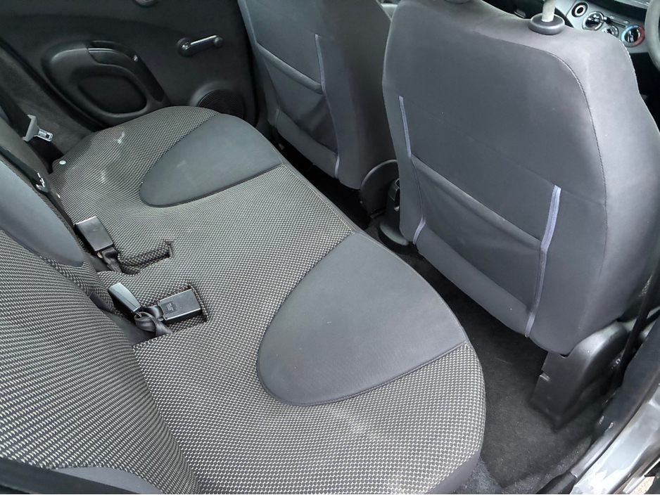 2010 Nissan Micra - image 8