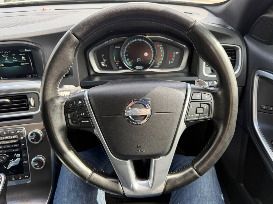 2015 Volvo V60 - image 10