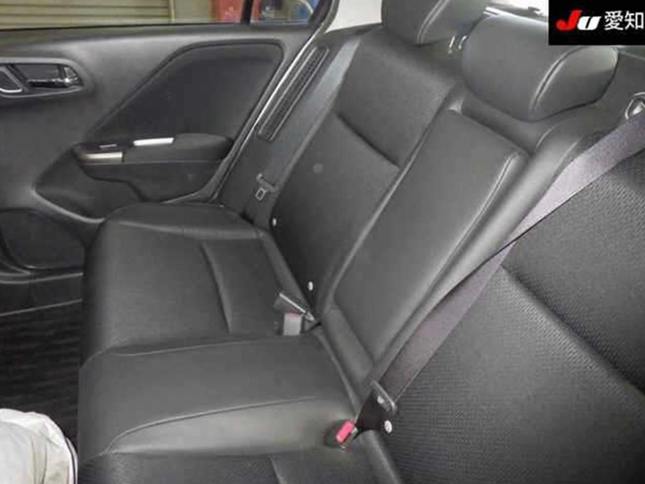 2018 Honda Grace - image 5