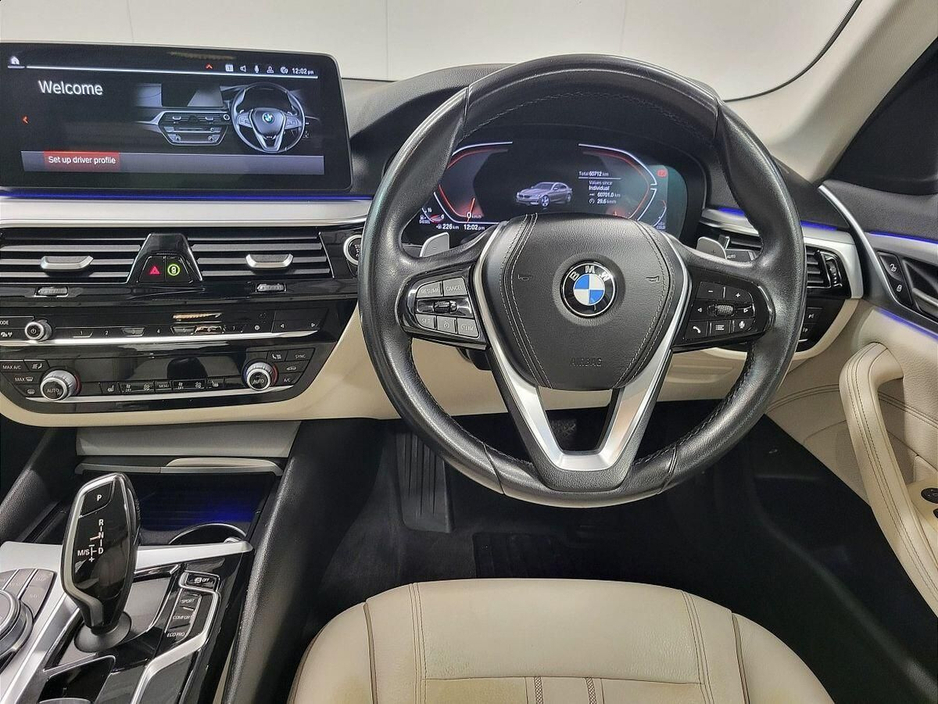 2022 BMW 5 Series - image 5