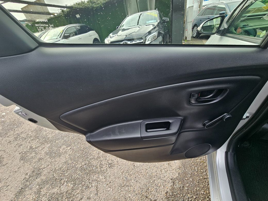 2016 Toyota Vitz - image 27