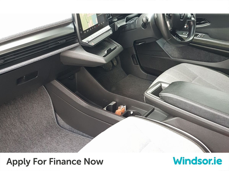 2023 Renault Megane E-Tech - image 4