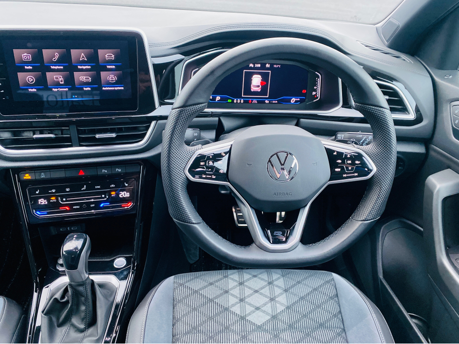 2023 Volkswagen T-Roc - image 12