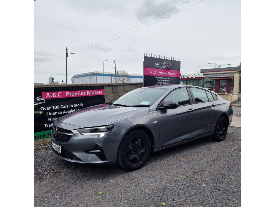 2021 Opel Insignia - image 4