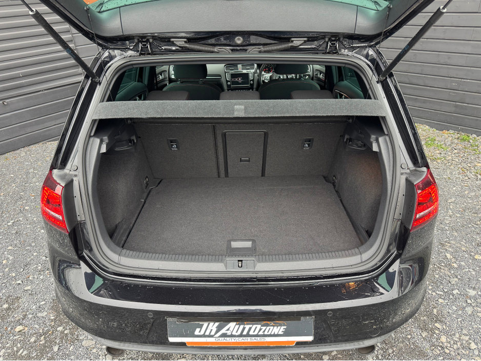 2014 Volkswagen Golf - image 19