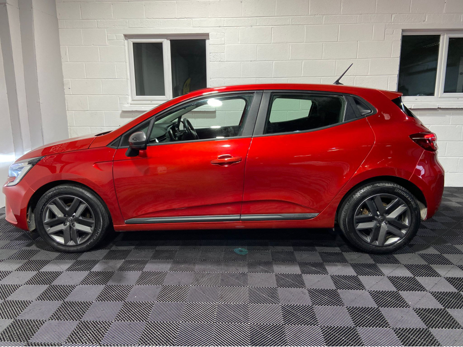 2022 Renault Clio - image 21