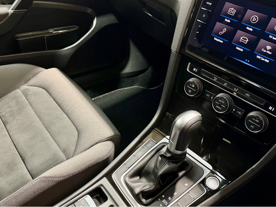 2018 Volkswagen Golf - image 9