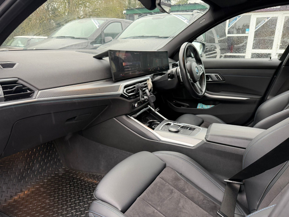 2023 BMW 3 Series - image 16