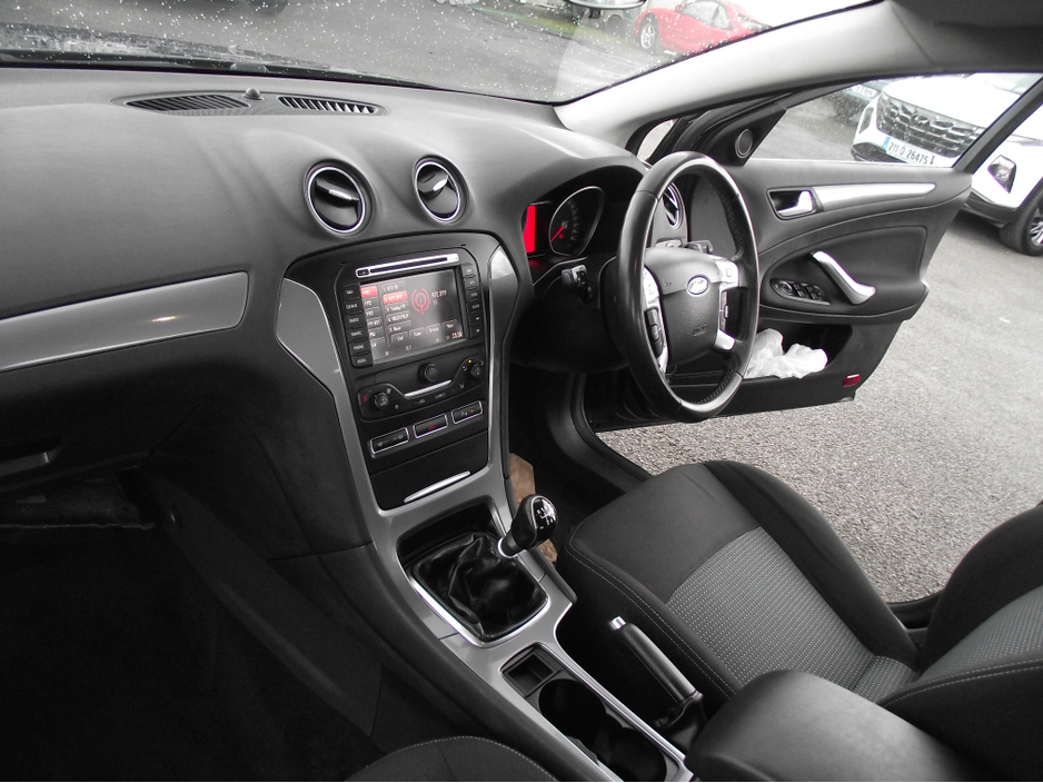 2014 Ford Mondeo - image 14