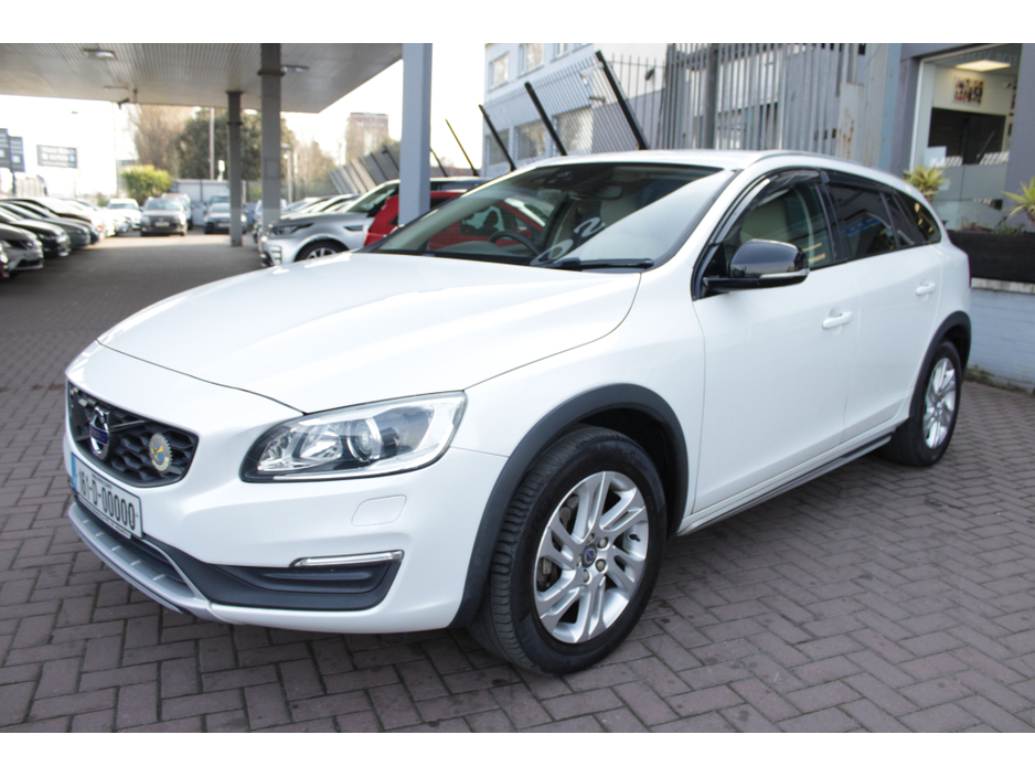 2016 Volvo V60 CROSS COUNTRY - image 8