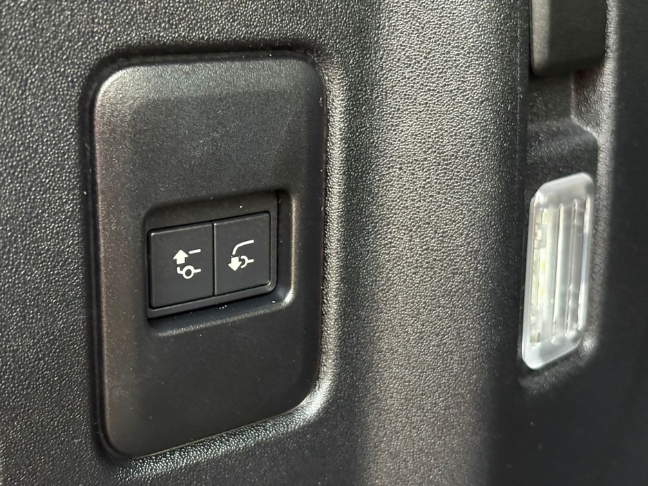 2025 Land Rover Defender - image 34