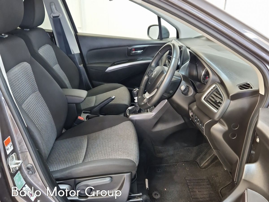 2022 Suzuki SX4 S-Cross - image 9