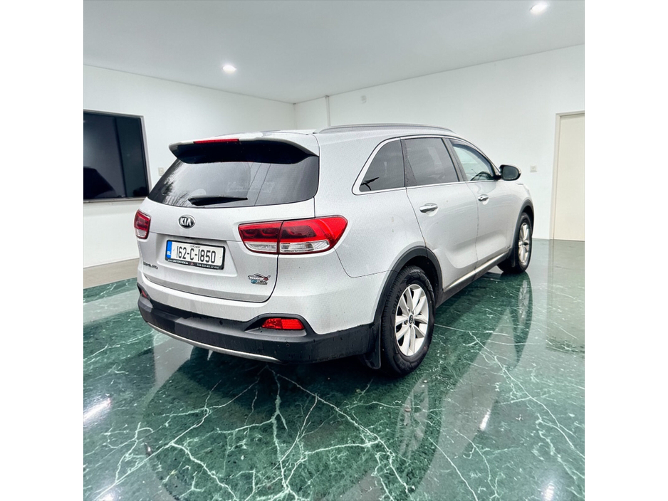 2016 Kia Sorento - image 7