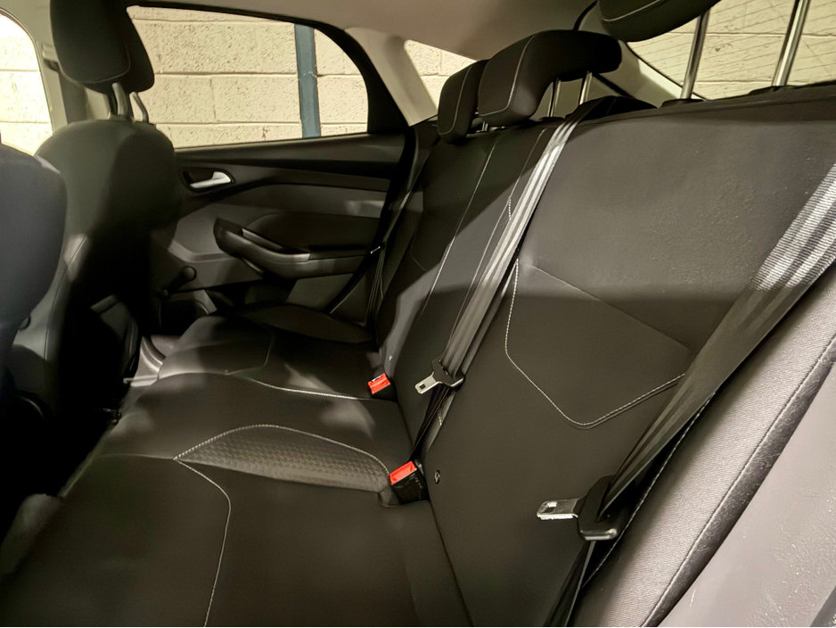2016 Ford Focus - image 13