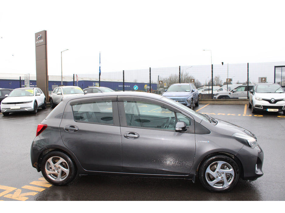 2017 Toyota Yaris Hybrid Luxury €14,950