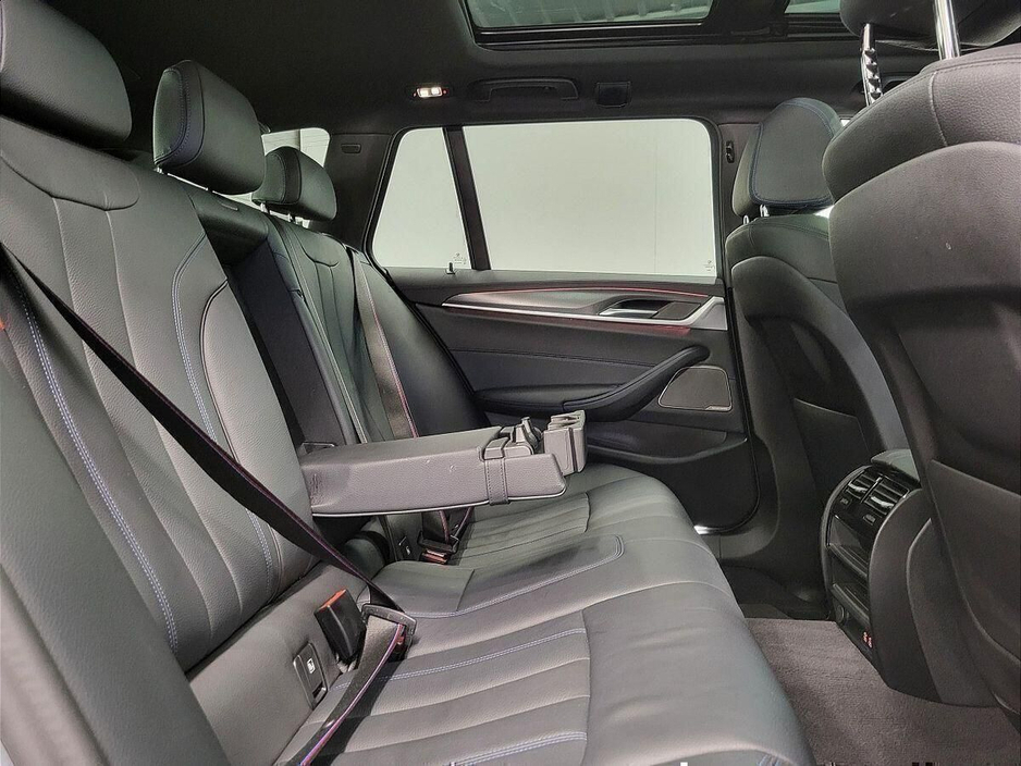 2023 BMW 5 Series - image 12