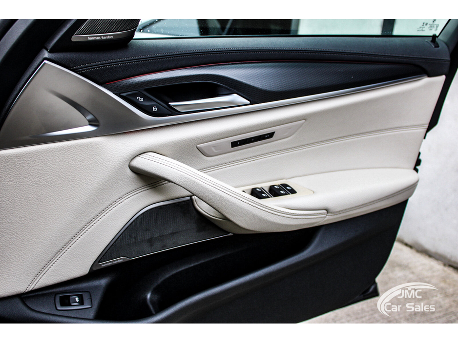 2021 BMW 5 Series - image 20