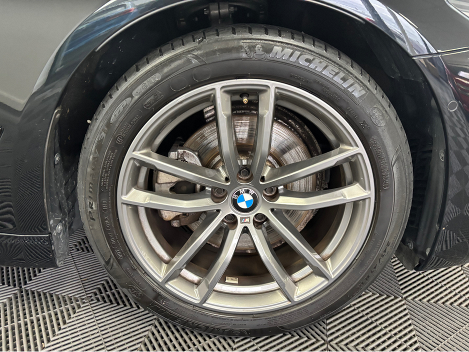 2020 BMW 5 Series - image 5