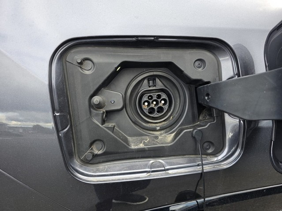 2022 Toyota Rav4 - image 6