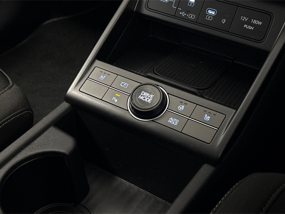 2024 Hyundai Kona ELEGANCE 48KWH**DIGITAL DASH**TOUCH SCREEN MEDIA**APPLE CAR PLAY**DUAL CLIMATE**MULTIFUNCTIONAL STEERING WHEEL**CRUISE CONTROL**HEATED SEATS**HEATED STEERING WHEEL**REVERSE CAMERA**PARKING SENSORS** €31,995