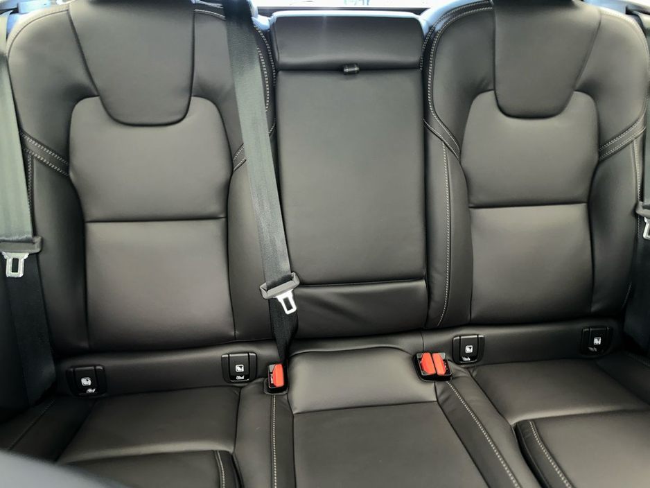 2025 Volvo XC60 - image 21