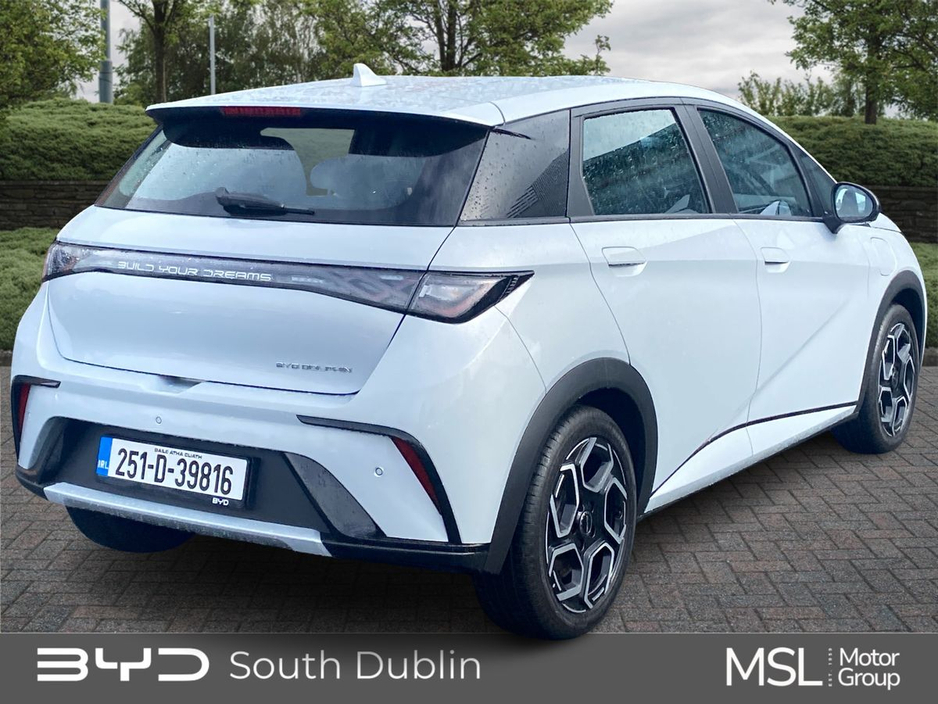 2025 BYD Dolphin - image 3