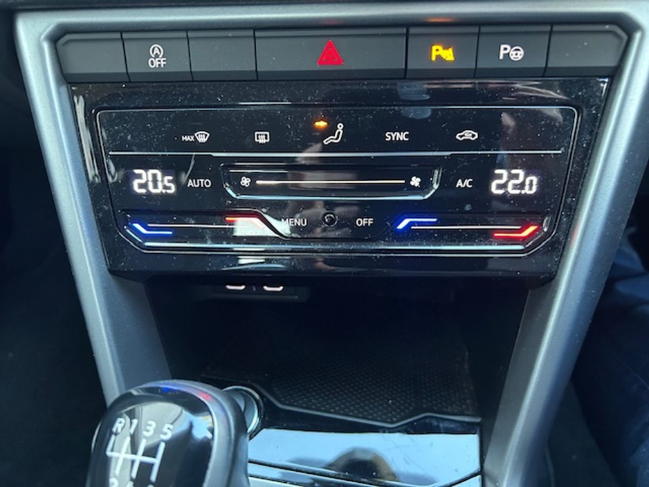 2023 Volkswagen T-Roc 2.0 TDI 116HP Life rear view Camera Low mileage €29,995