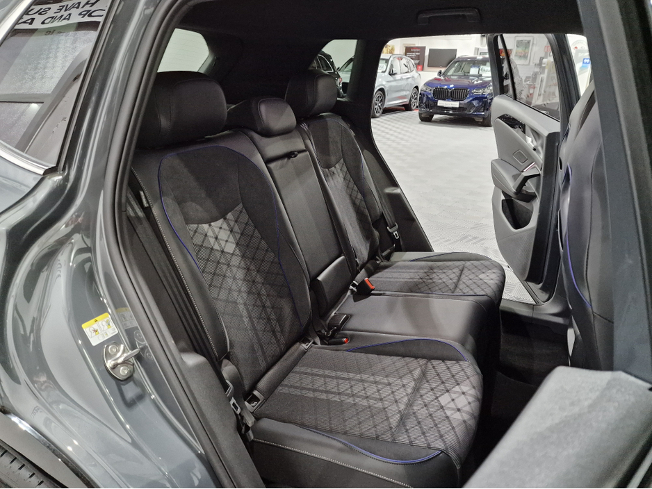 2025 Volkswagen Tiguan 1.5TSi PHEV R-LINE AUTOMATIC **ONE OWNER / NEW MODEL / APPLE CARPLAY / ADAPTIVE CRUISE CONTROL / BLIND SPOT ASSIST / HEATED & MASSAGE FRONT SEATS / HEATED STEERING WHEEL / WIRELESS PHONE CHARGING** €50,900