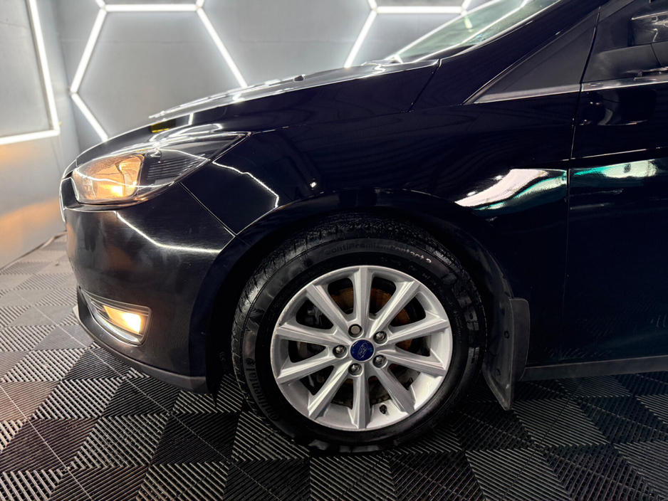 2017 Ford Focus - image 15