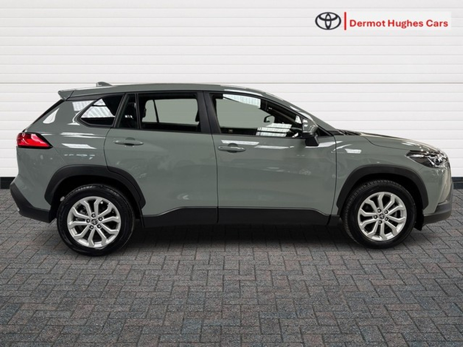 2024 Toyota Corolla Cross - image 3