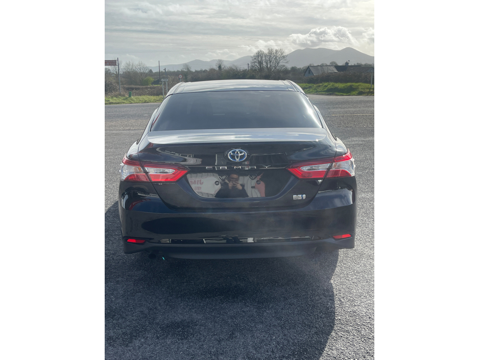 2018 Toyota Camry - image 6