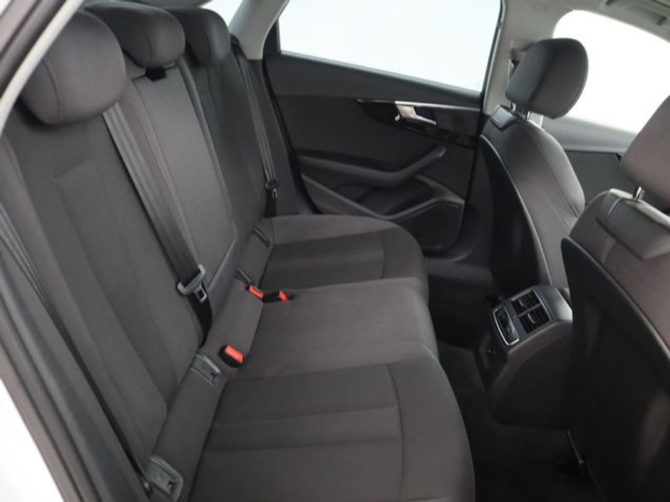 2016 Audi A4 - image 13