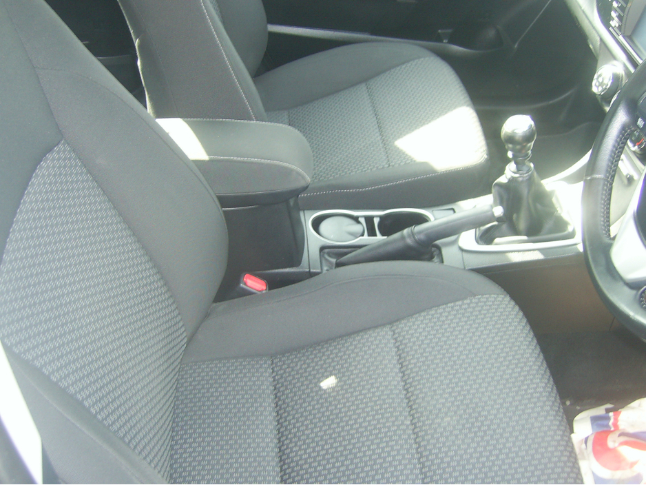 2015 Toyota Corolla - image 12