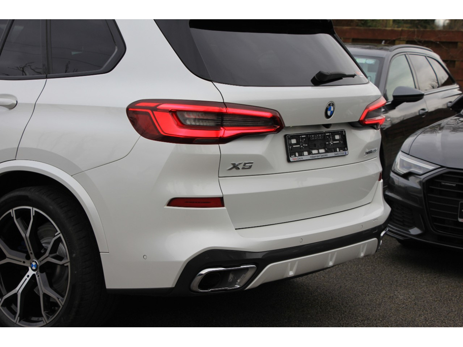 2019 BMW X5 - image 40