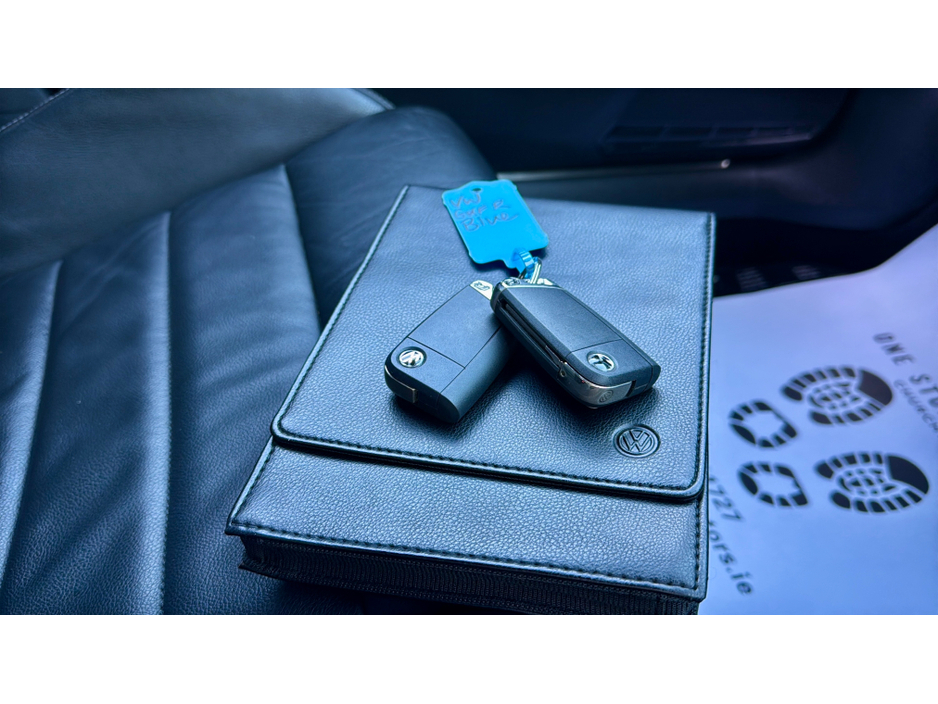 2014 Volkswagen Golf - image 32