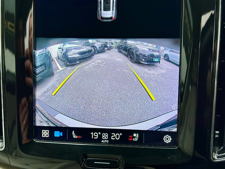 2022 Volvo XC60 - image 11