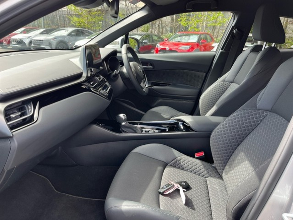 2023 Toyota C-HR - image 6