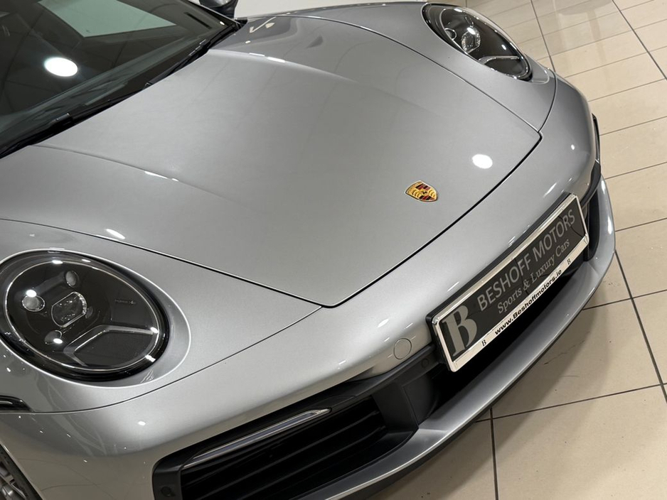 2020 Porsche 911 - image 9