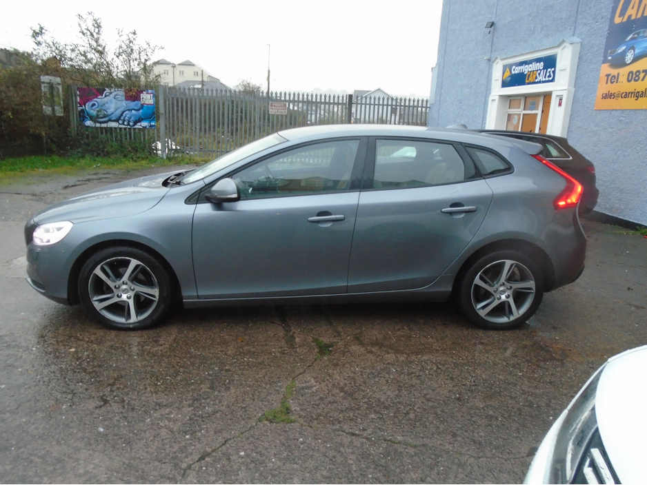 2017 Volvo V40 D2 MOMENTUM ED 5DR €12,950